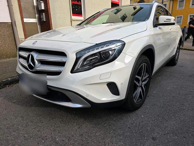 Gebraucht Mercedes GLA220 170 PS (125 kW) 2014 Weiß SUV