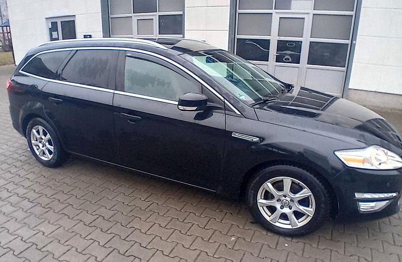 Gebraucht Ford Mondeo Titanium 163 PS (119 kW) 2014 Schwarz Kombi