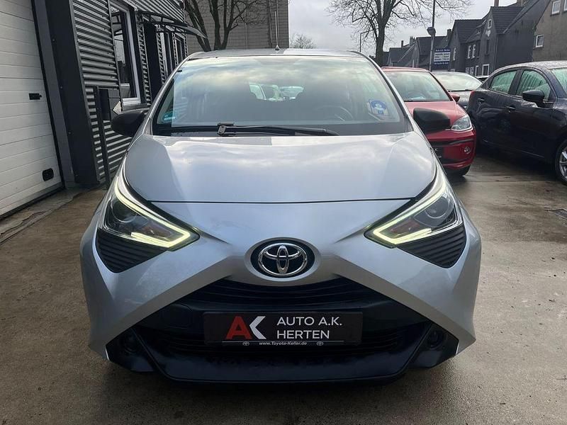 Gebraucht Toyota Aygo 72 PS (52 kW) 2019 Silber Kleinwagen