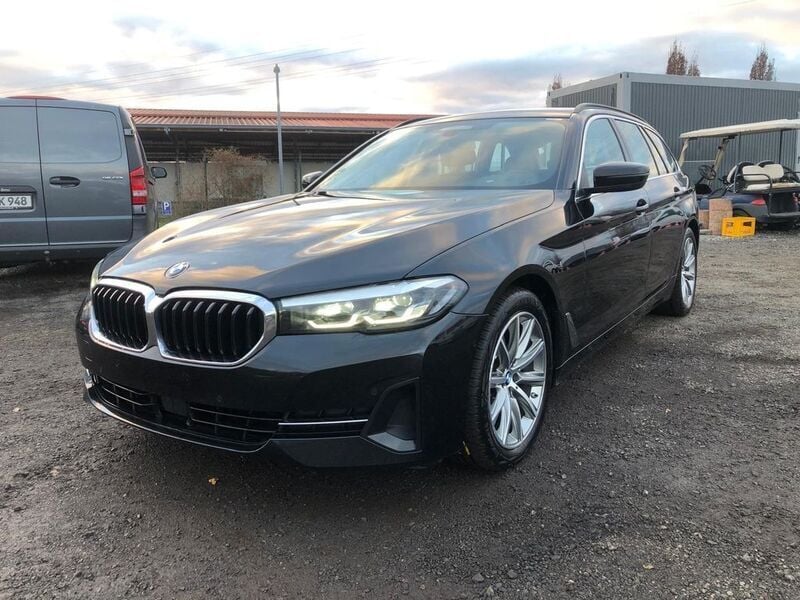 Schwarz Gebraucht 2021 BMW 520 Performance Kombi | 23.200 € (Superpreis) - Bild 1/4