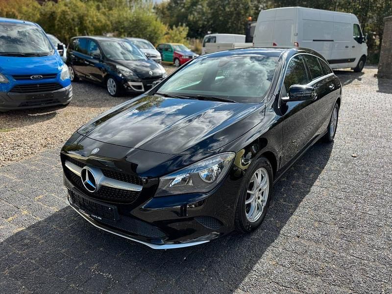 Schwarz Gebraucht 2017 Mercedes CLA180 Shooting Brake Kombi | 11.499 € (Guter Preis) - Bild 1/4