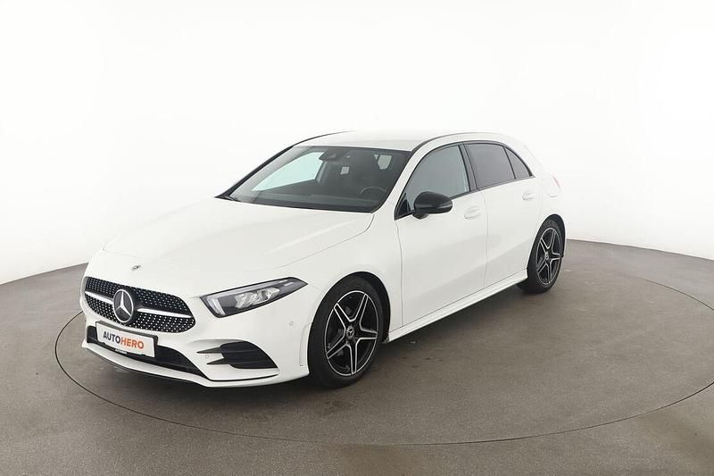 Weiß Gebraucht 2020 Mercedes A180 AMG line Limousine | 24.590 € (Fairer Preis) - Bild 1/3