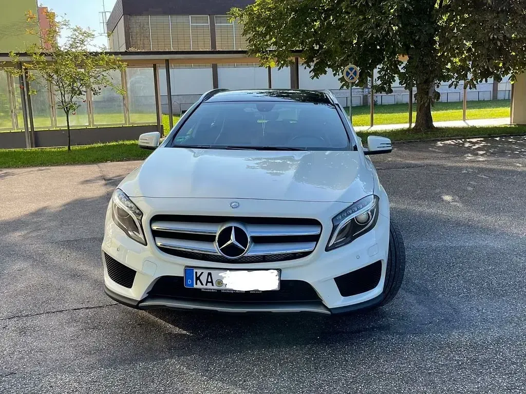 Gebraucht Mercedes GLA180 AMG line 122 PS (89 kW) 2015 Weiß SUV