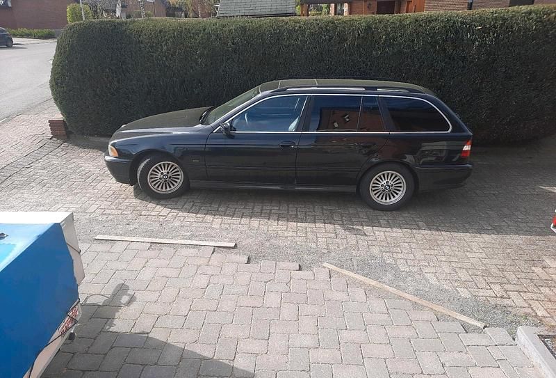 Gebraucht BMW 520 170 PS (125 kW) 2000 Schwarz Kombi