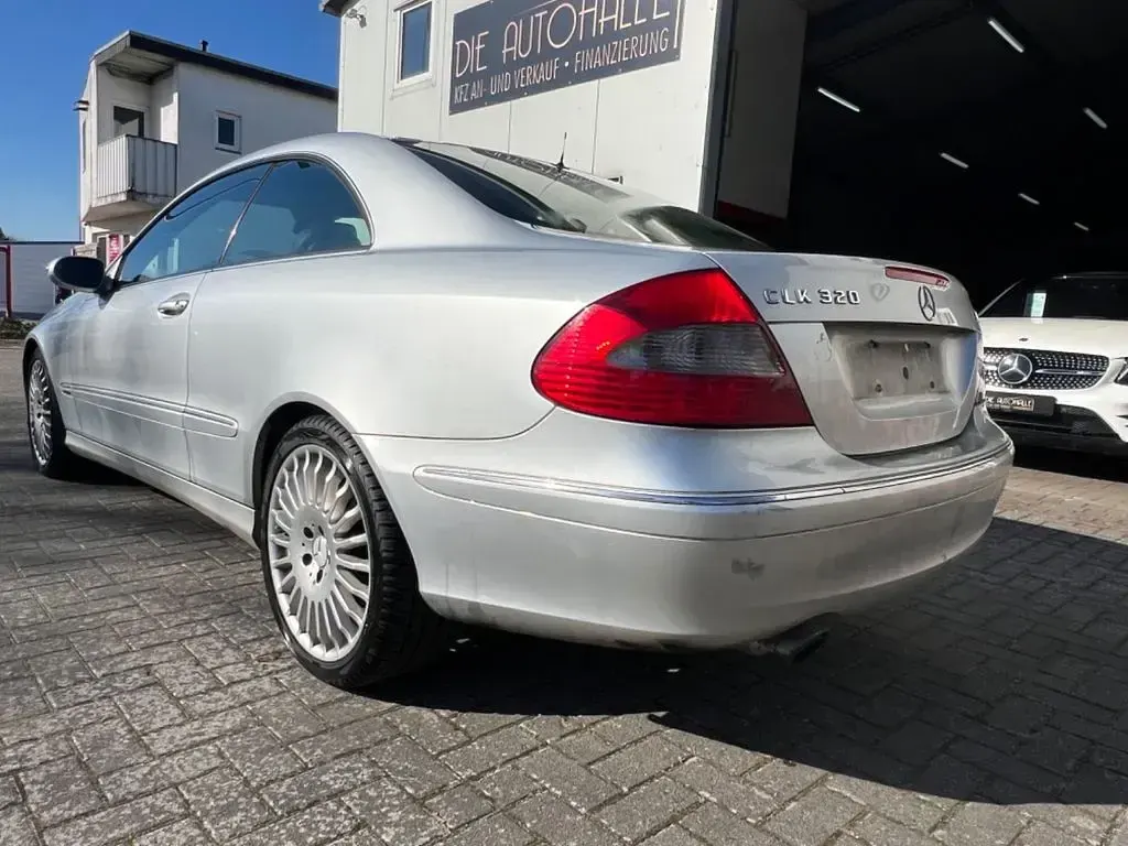 Gebraucht Mercedes CLK320 Avantgarde 224 PS (164 kW) 2009 Silber Coupé
