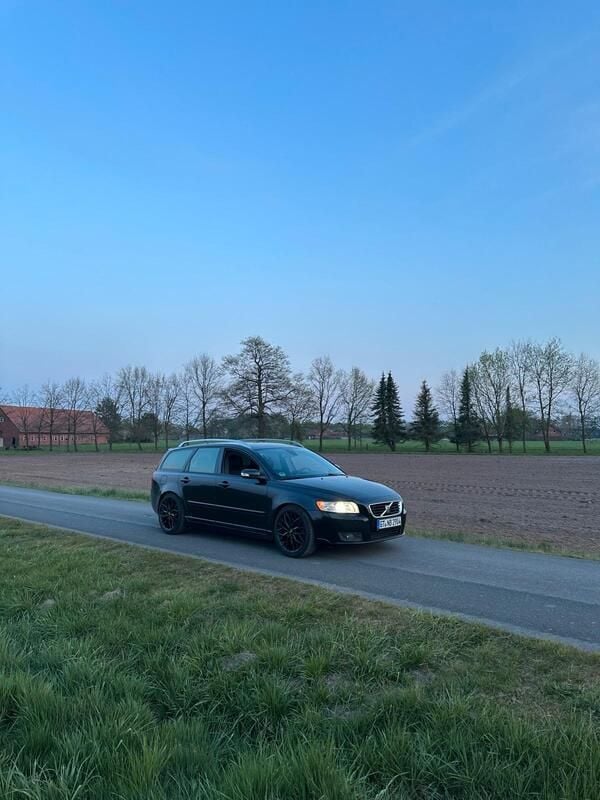 Schwarz Gebraucht 2007 Volvo V50 Kombi | 3.000 € (Fairer Preis) - Bild 1/4