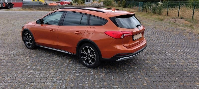 Orange Gebraucht 2019 Ford Focus Active Kombi | 16.500 € (Superpreis) - Bild 1/4