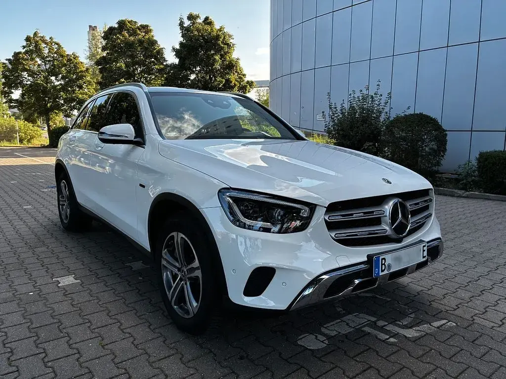 Gebraucht Mercedes GLC300e AMG 320 PS (235 kW) 2020 Weiß SUV
