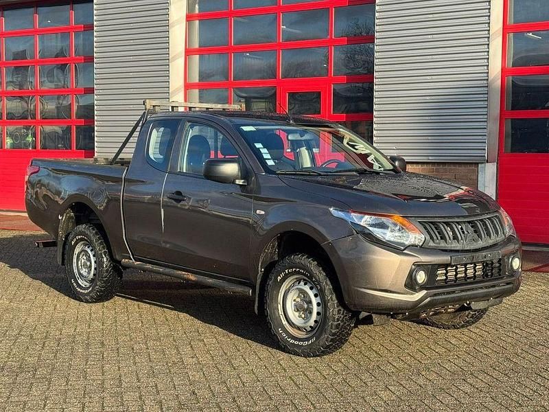 Gebraucht 2015 Mitsubishi L200 Abholung | 16.275 € (Guter Preis) - Bild 1/4
