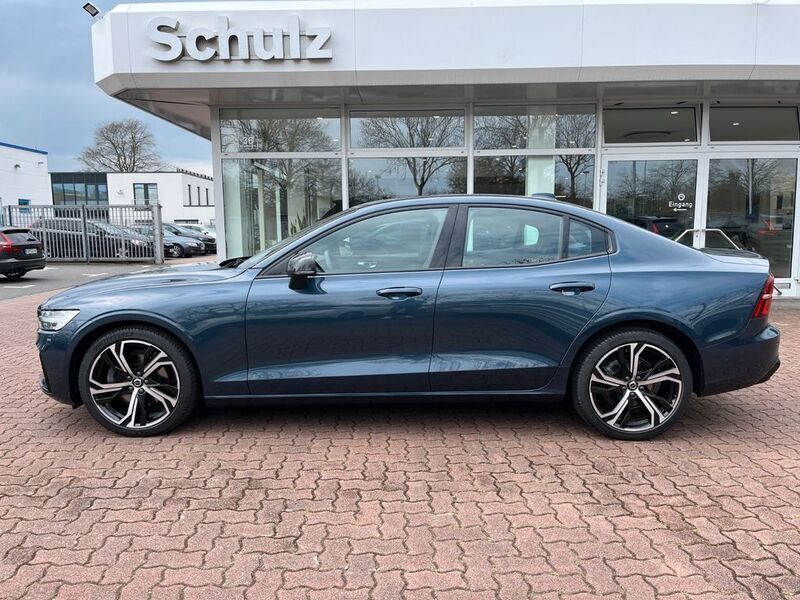 Blau Gebraucht 2024 Volvo S60 Plus Limousine | 34.850 € (Guter Preis) - Bild 1/4
