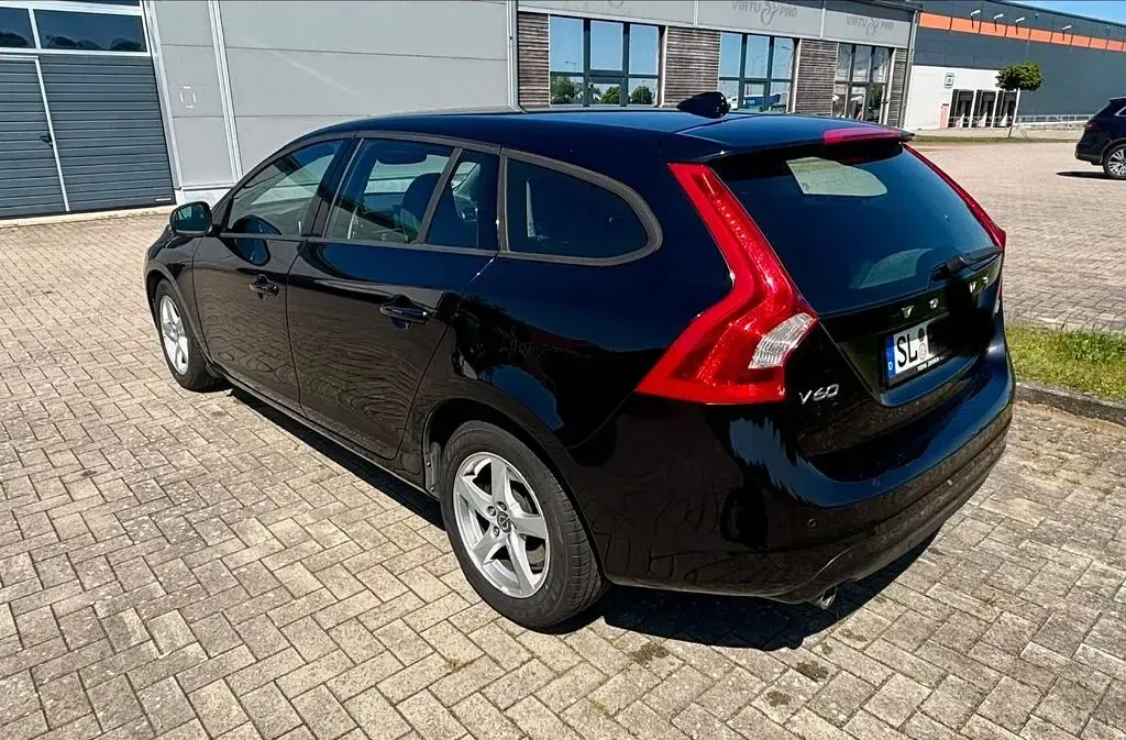 Gebraucht Volvo V60 136 PS (100 kW) 2015 Schwarz Kombi