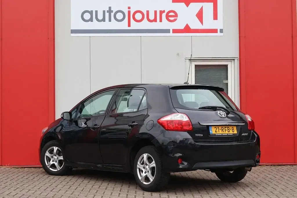 Gebraucht Toyota Auris 132 PS (97 kW) 2011 Schwarz Kleinwagen