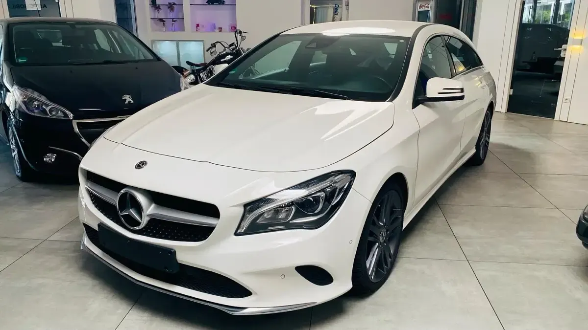 Gebraucht Mercedes CLA220 Shooting Brake 184 PS (135 kW) 2019 Weiß Kombi