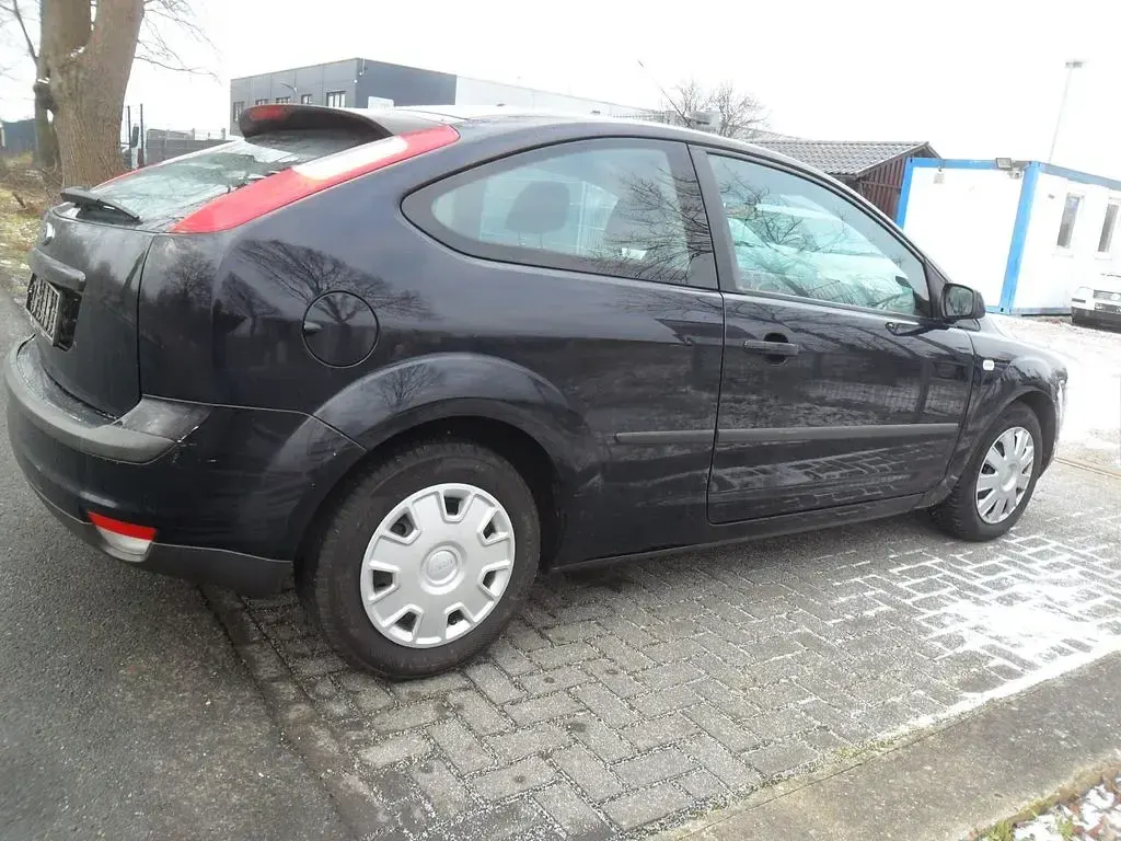 Używany Ford Focus Fun X 80 KM (58 kW) 2007 Niebieski Sedan/Limuzyna