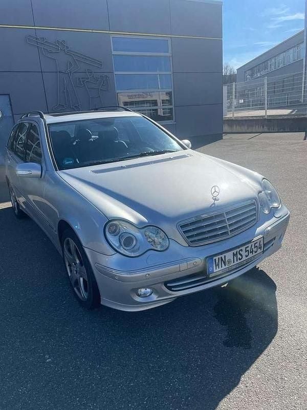 Silber Gebraucht 2005 Mercedes C320 Avantgarde Kombi | 4.550 € (Guter Preis) - Bild 1/4