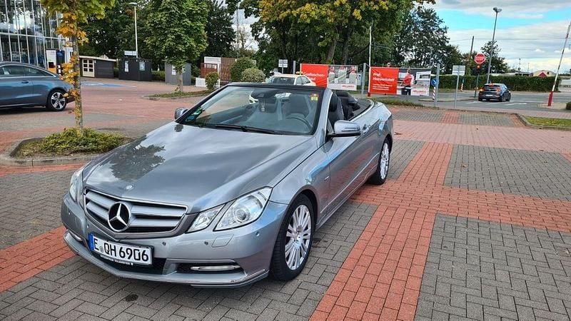 Grau Gebraucht 2011 Mercedes E200 Avantgarde Cabrio | 12.000 € (Superpreis) - Bild 1/4