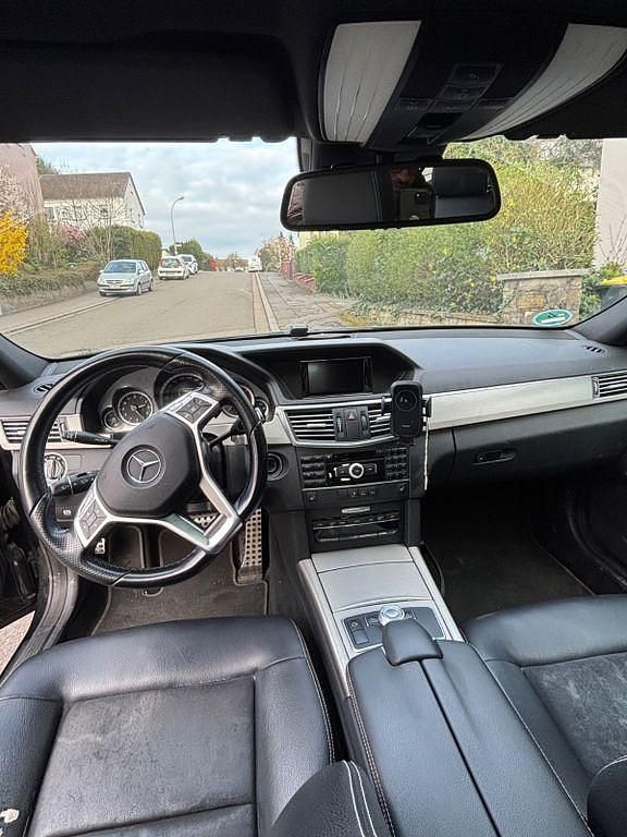Gebraucht Mercedes E250 Avantgarde 204 PS (150 kW) 2012 Schwarz Limousine