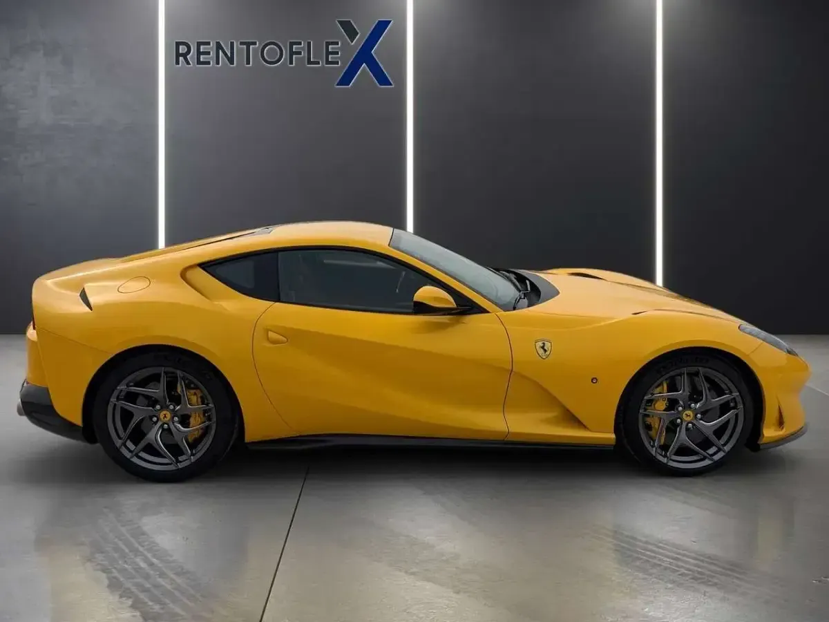 Second-hand Ferrari 812 799 CP (587 kW) 2018 Galben Coupe