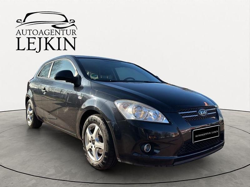 Gebraucht Kia ProCeed LX 126 PS (92 kW) 2009 Black pearl Limousine