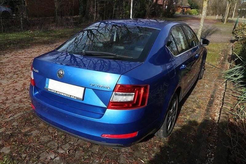 Gebraucht Skoda Octavia 140 PS (102 kW) 2013 Blau Limousine