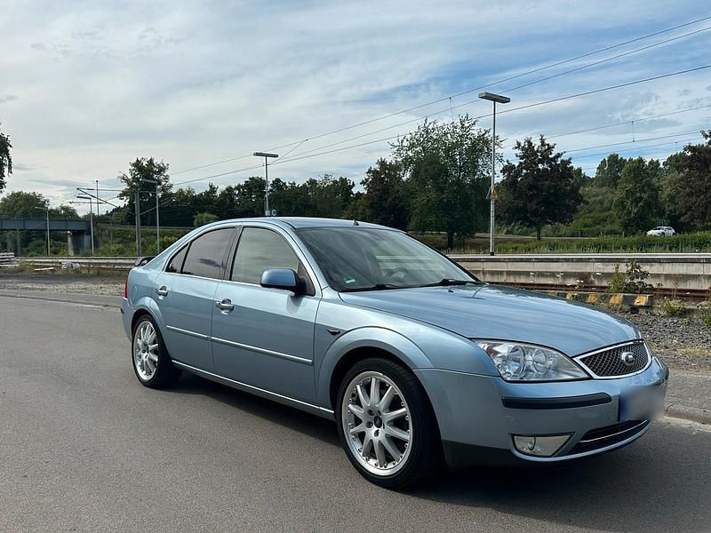 Gebraucht Ford Mondeo 145 PS (106 kW) 2003 Blau Limousine