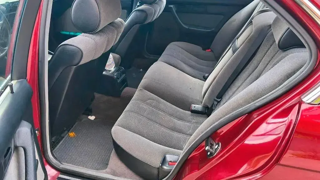 Używany BMW 520 129 KM (94 kW) 1990 Czerwony Sedan/Limuzyna