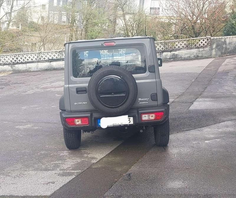 Gebraucht Suzuki Jimny Comfort 102 PS (75 kW) 2023 Grau SUV