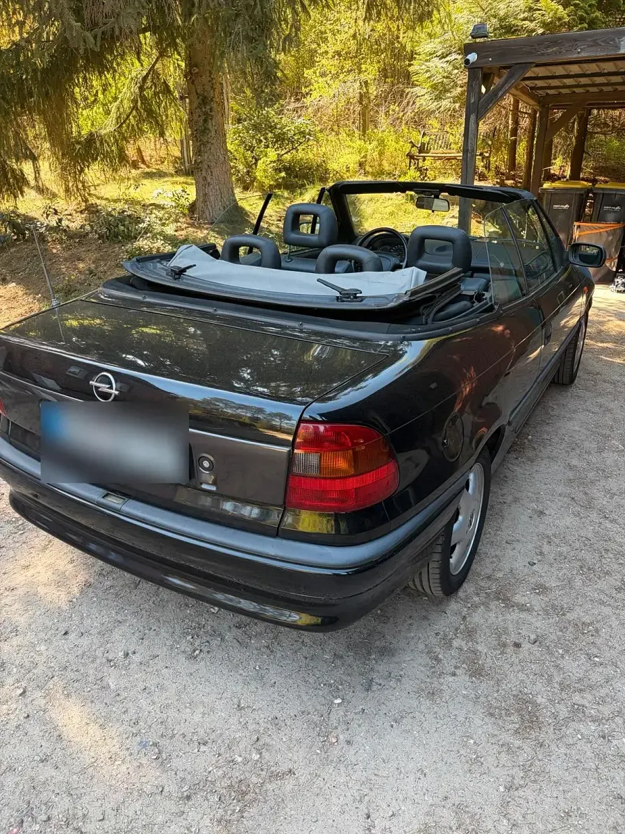 Gebraucht Opel Astra Cabriolet 116 PS (85 kW) 1999 Schwarz Cabrio