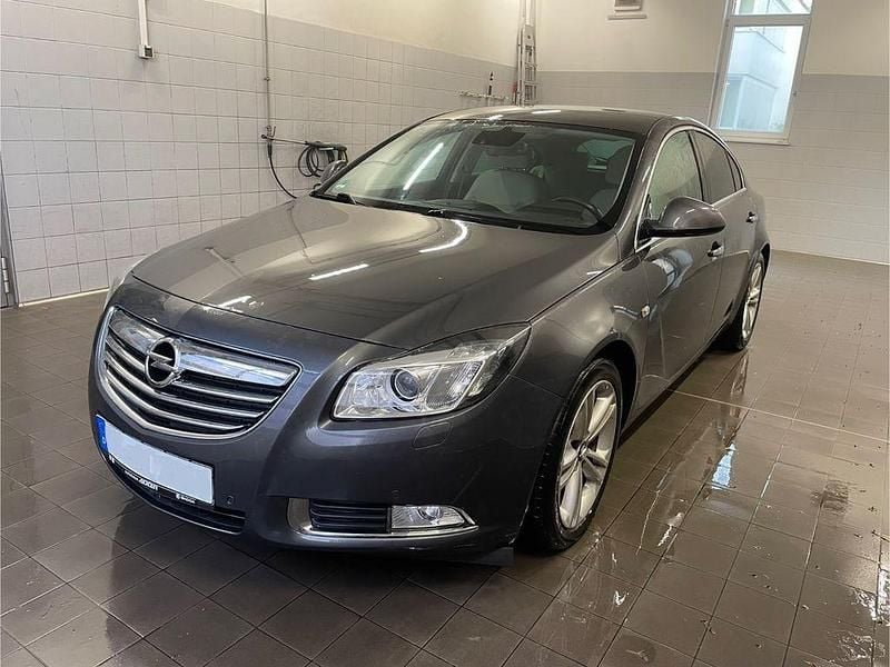 Grau Gebraucht 2010 Opel Insignia Limousine | 3.500 € (Guter Preis) - Bild 1/4