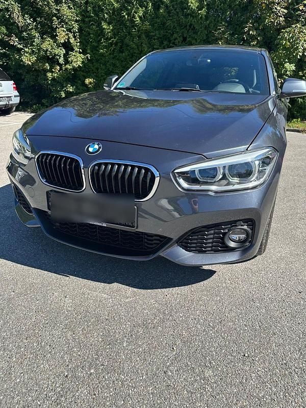 Grau Gebraucht 2016 BMW 118 Coupé M Sport Coupé | 14.700 € - Bild 1/4