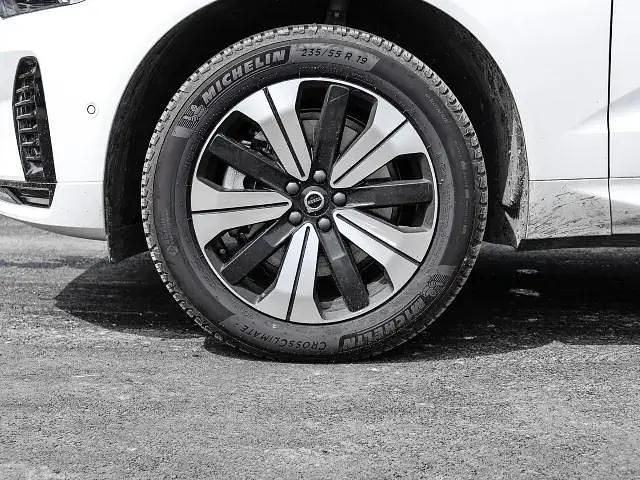 Gebraucht Volvo XC60 Plus 455 PS (334 kW) 2023 Crystal white / metallic SUV