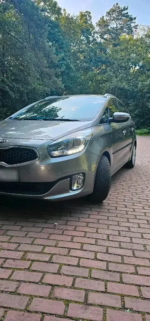 Gebraucht Kia Carens 136 PS (100 kW) 2015 Silber Van / Kleinbus