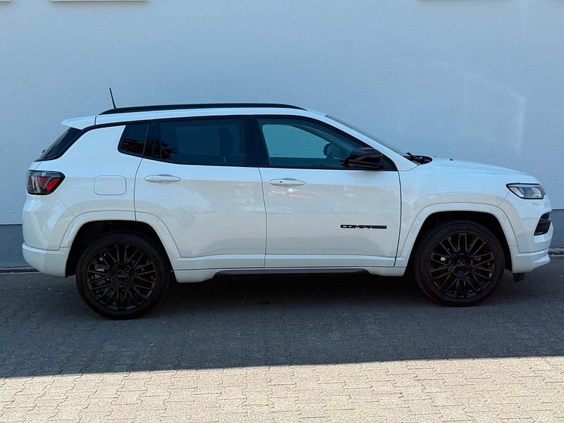 Second-hand Jeep Compass 131 CP (96 kW) 2024 Alb SUV