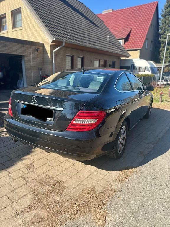 Gebraucht Mercedes C180 156 PS (114 kW) 2012 Schwarz Coupé