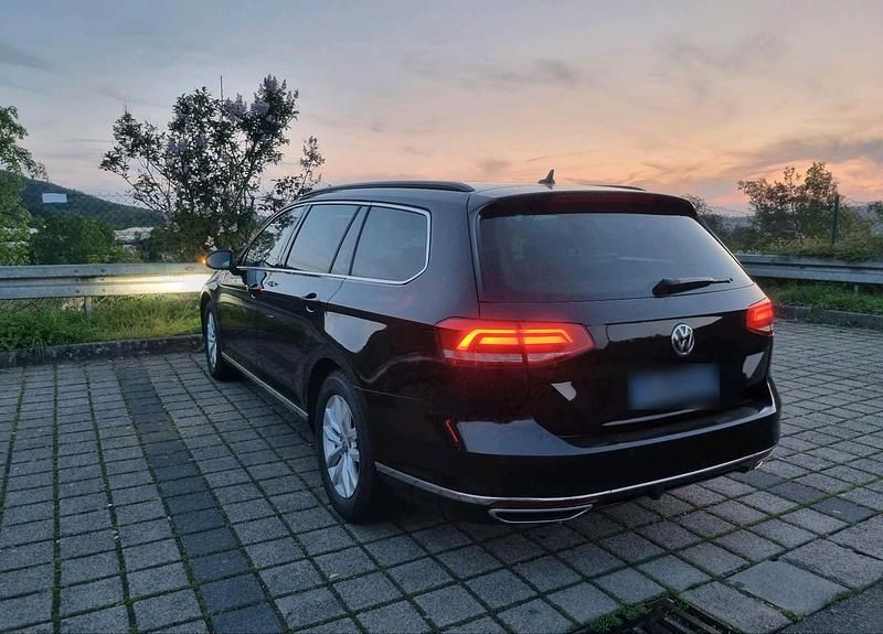 Second-hand VW Passat Comfortline 190 CP (139 kW) 2019 Negru Break