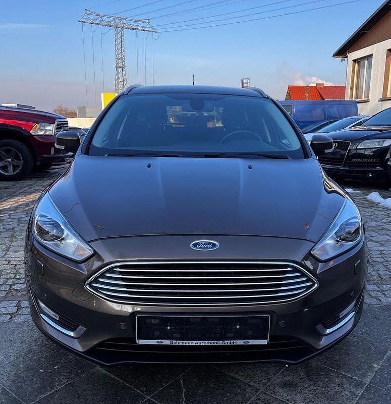 Gebraucht Ford Focus Titanium 125 PS (91 kW) 2017 Braun Limousine