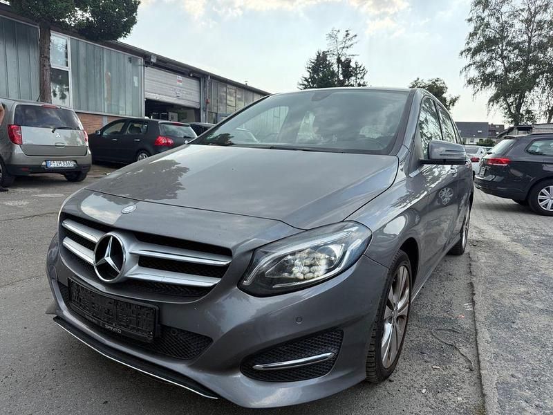 Grau Gebraucht 2015 Mercedes B200 Van / Kleinbus | 8.490 € (Guter Preis) - Bild 1/4
