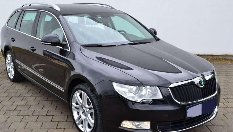 Schwarz Gebraucht 2011 Skoda Superb Elegance Kombi | 7.990 € (Fairer Preis) - Bild 1/4