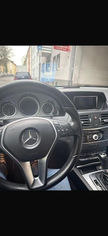 Second-hand Mercedes E200 184 CP (135 kW) 2011 Negru Coupe