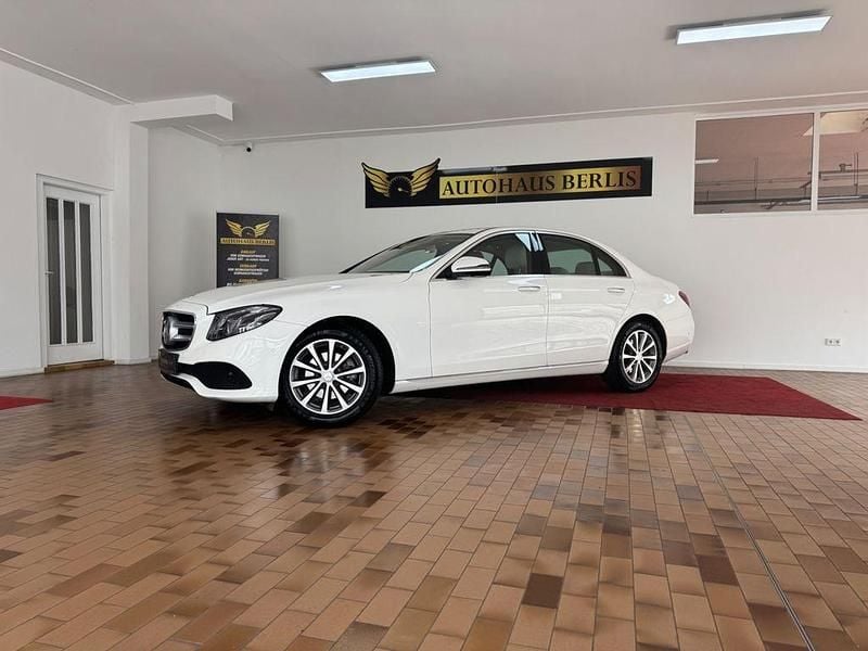 Gebraucht Mercedes E220 194 PS (142 kW) 2016 Weiß Limousine