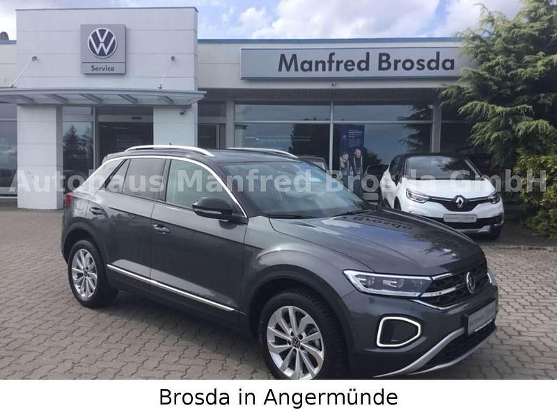 Grau Gebraucht 2024 VW T-Roc Style SUV | 32.765 € (Etwas zu teuer) - Bild 1/4
