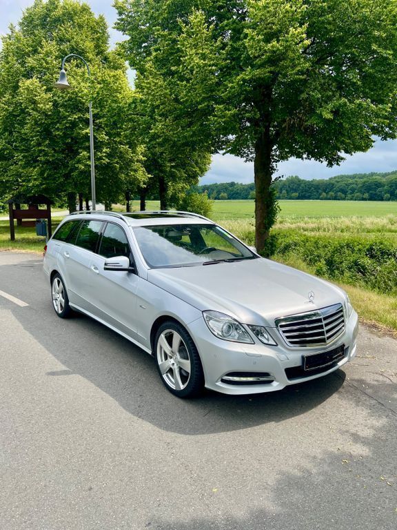 Silber Gebraucht 2010 Mercedes E250 Avantgarde Kombi | 9.950 € (Guter Preis) - Bild 1/4