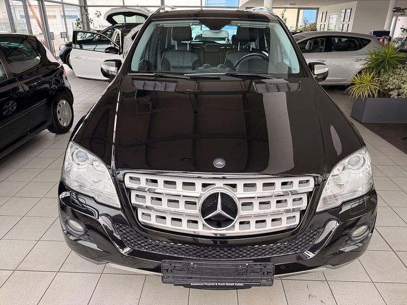Gebraucht Mercedes ML350 231 PS (169 kW) 2010 Schwarz SUV