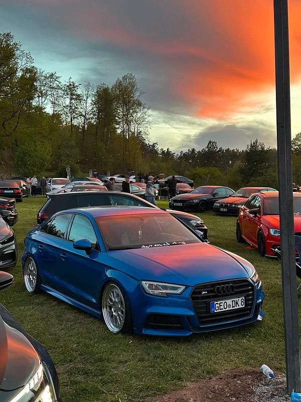 Blau Gebraucht 2018 Audi S3 Design Limousine | 21.500 € (Guter Preis) - Bild 1/4