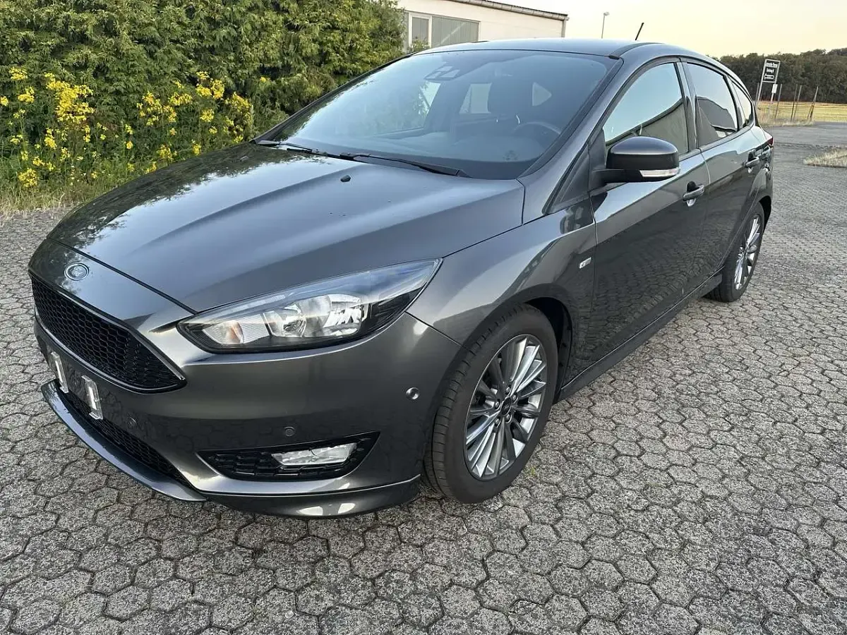 Gebraucht Ford Focus ST-Line 140 PS (102 kW) 2018 Magneticgrau (metallic) Kleinwagen