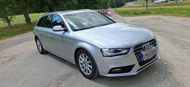 Silber Gebraucht 2012 Audi A4 Attraction Kombi | 7.900 € (Guter Preis) - Bild 1/4