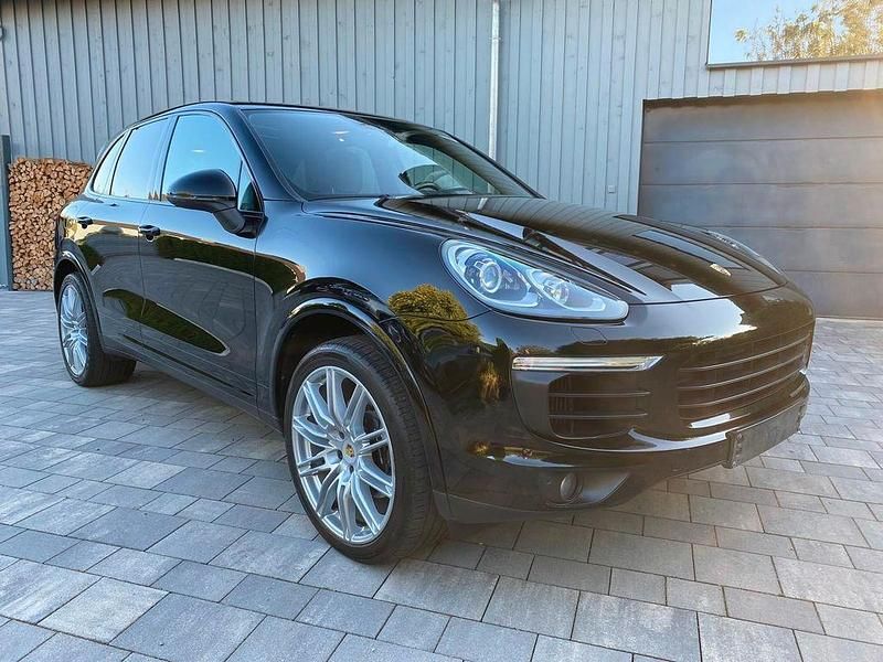 Schwarz Gebraucht 2016 Porsche Cayenne Platinum Edition SUV | 26.660 € (Fairer Preis) - Bild 1/4