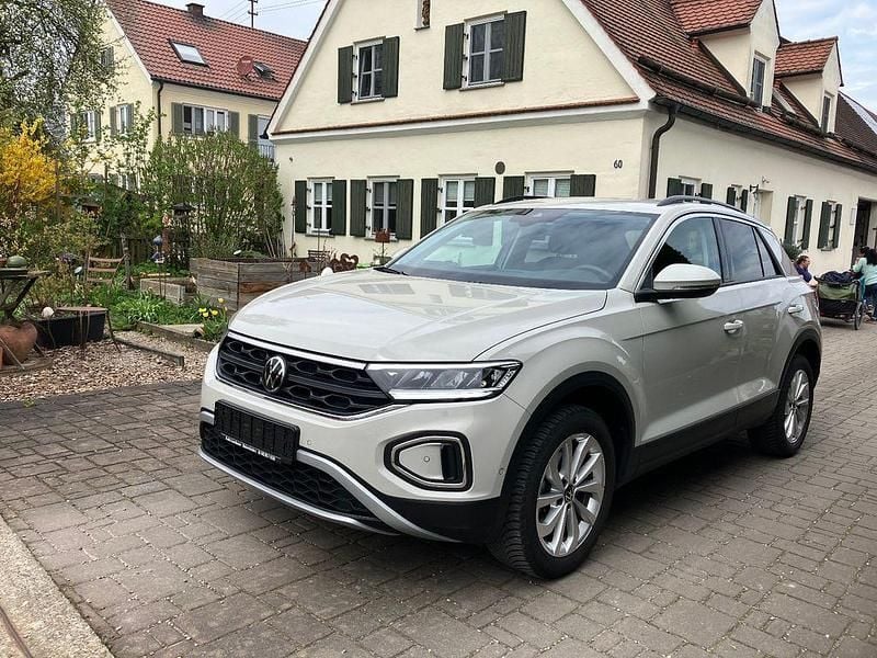 Grau Gebraucht 2023 VW T-Roc Life SUV | 23.985 € (Guter Preis) - Bild 1/4