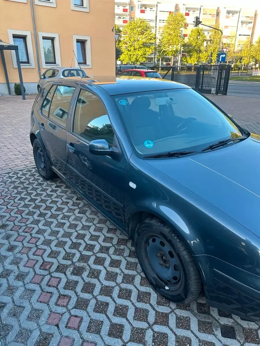 Second-hand VW Golf IV 101 CP (74 kW) 2002 Gri Berlinǎ