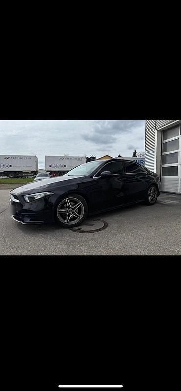 Schwarz Gebraucht 2019 Mercedes A180 AMG Limousine | 21.500 € (Guter Preis) - Bild 1/4